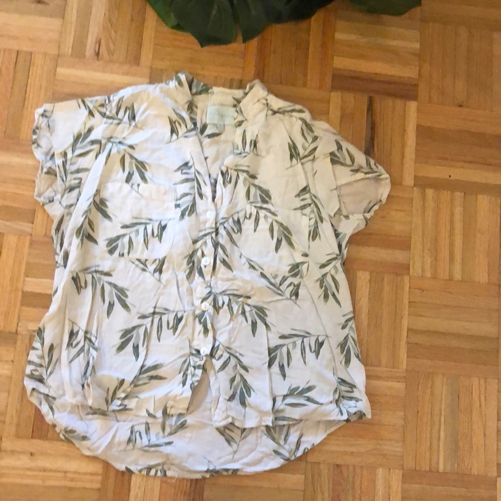 SOLD ❌ Olive leaf print button down